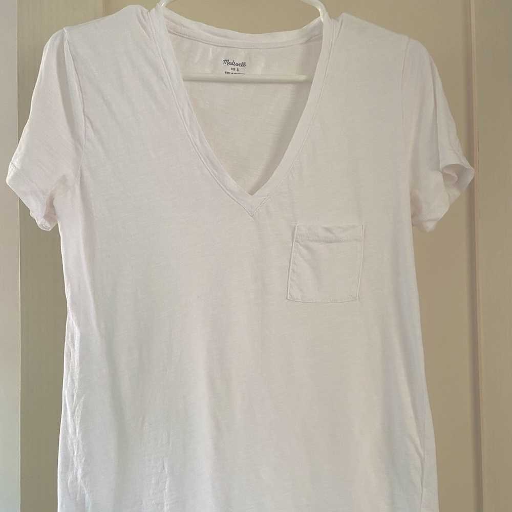 Madewell White V-neck T-shirt in size M - like new!
